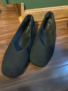 Arromic Black Ribbed Slip-On Ballet Flats